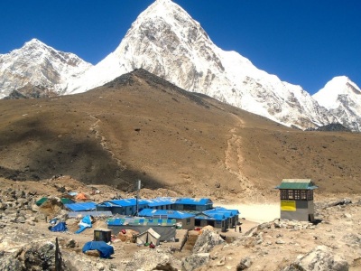 The gorgeous Himalaya views beside the Ghorakshep of Everest base camp trekking routes. 
